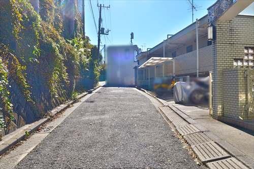 東側前面道路(物件:右) 東側前面道路(物件:右)