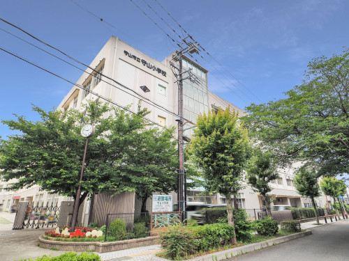 守山市立守山小学校 1300m 守山市立守山小学校 1300m