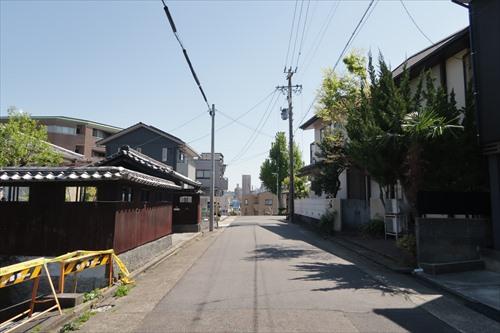 南側前面道路(2023年4月撮影) 南側前面道路(2023年4月撮影)