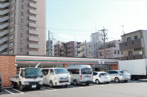 セブンイレブン名古屋萱場2丁目店640m セブンイレブン名古屋萱場2丁目店640m