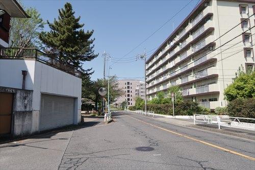 北側前面道路(2023年4月撮影) 北側前面道路(2023年4月撮影)