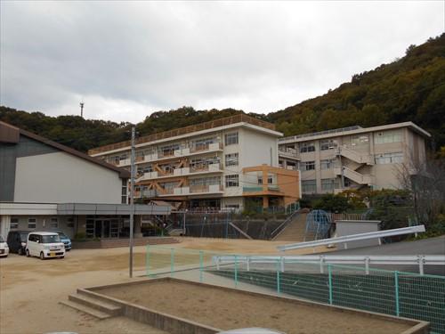 岡山市立津島小学校まで700m 岡山市立津島小学校まで700m