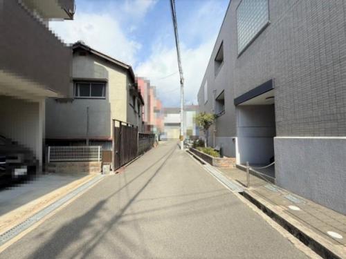 コンビニ・スーパー・ドラッグストア・小学校・中学校が徒歩10分圏内の立地です! コンビニ・スーパー・ドラッグストア・小学校・中学校が徒歩10分圏内の立地です!