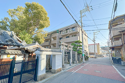 「阿倍王子神社」前を通るかつての「熊野街道」